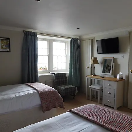 The Edgcumbe Arms 2*