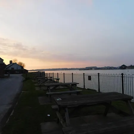 The Edgcumbe Arms 2*