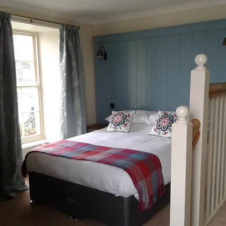 The Edgcumbe Arms 2* Torpoint