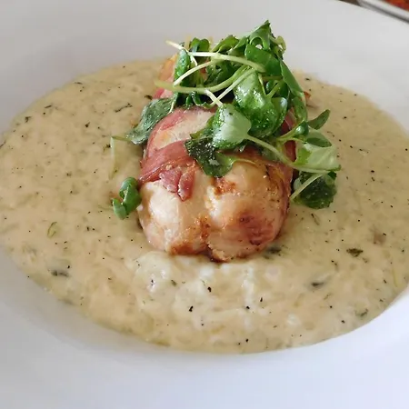 The Edgcumbe Arms 2* 토포인트